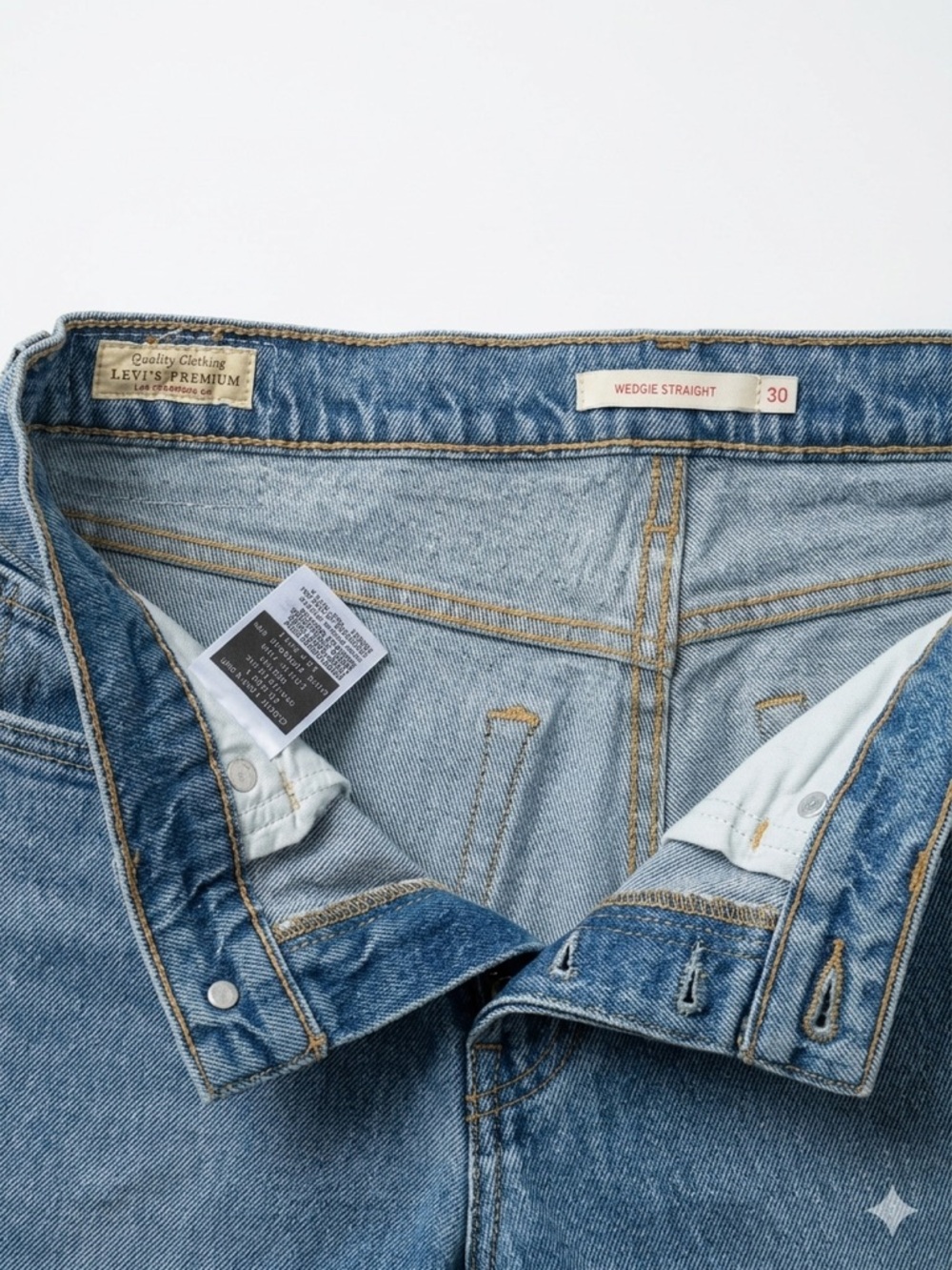 Levi's Premium Wedgie Straight Ankle - 30W/26L - Picture 4 of 4